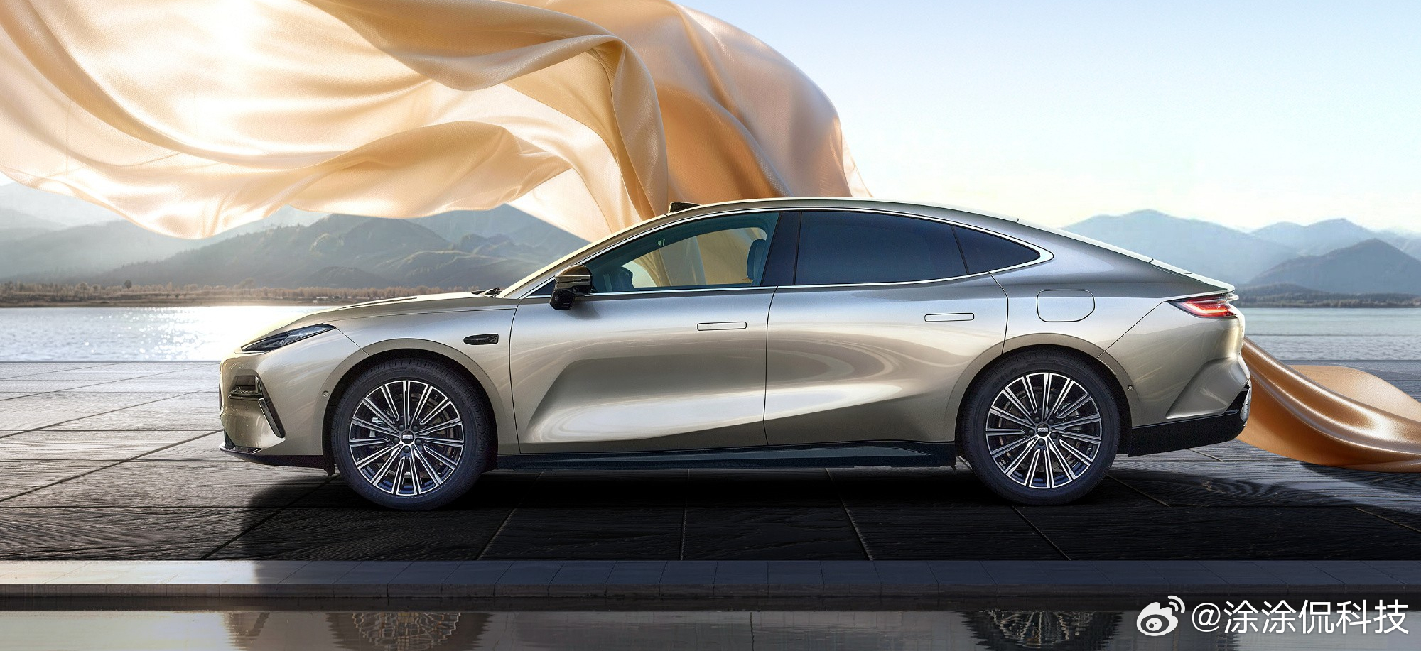 新的吉利银河星耀8远航家 不仅是新增了千里浩瀚辅助驾驶H5方案，还带来了新的车色