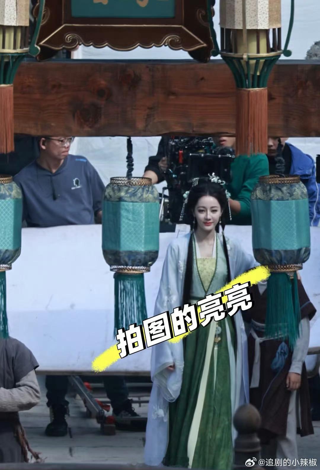 #迪丽热巴贺思慕绿色古装路透#来咯来咯！！！迪丽热巴主演的电视剧《慕胥辞》又有新