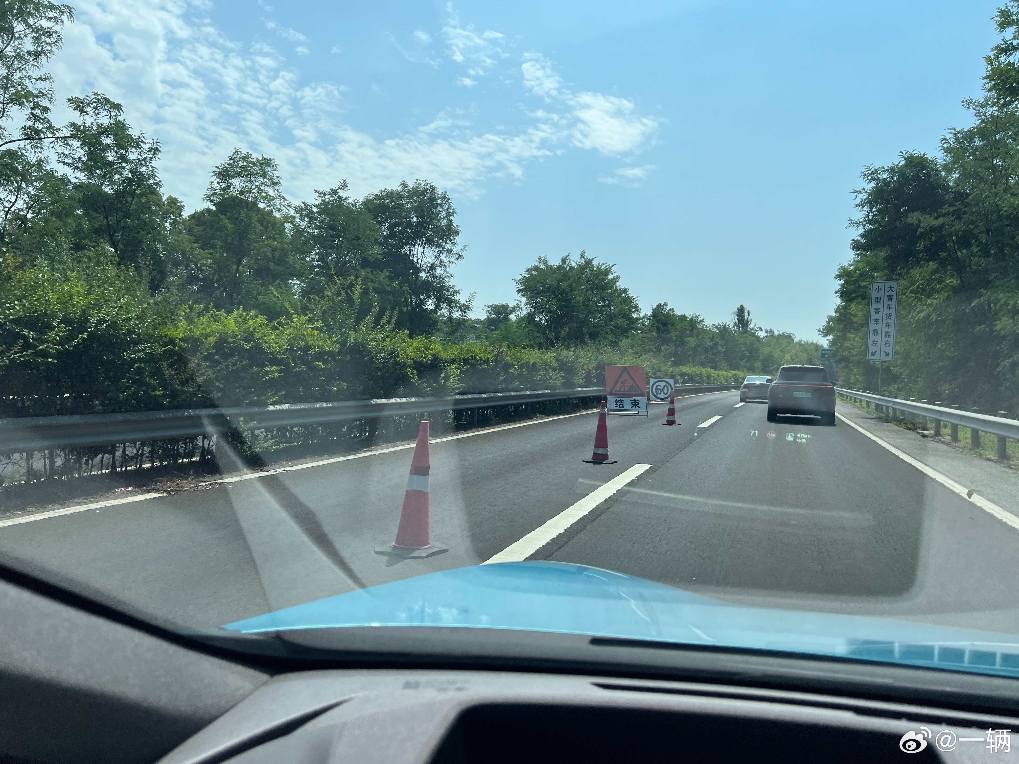 在高速公路中间隔离带做绿化，个人觉得是一件非常傻缺的事情 ​​​