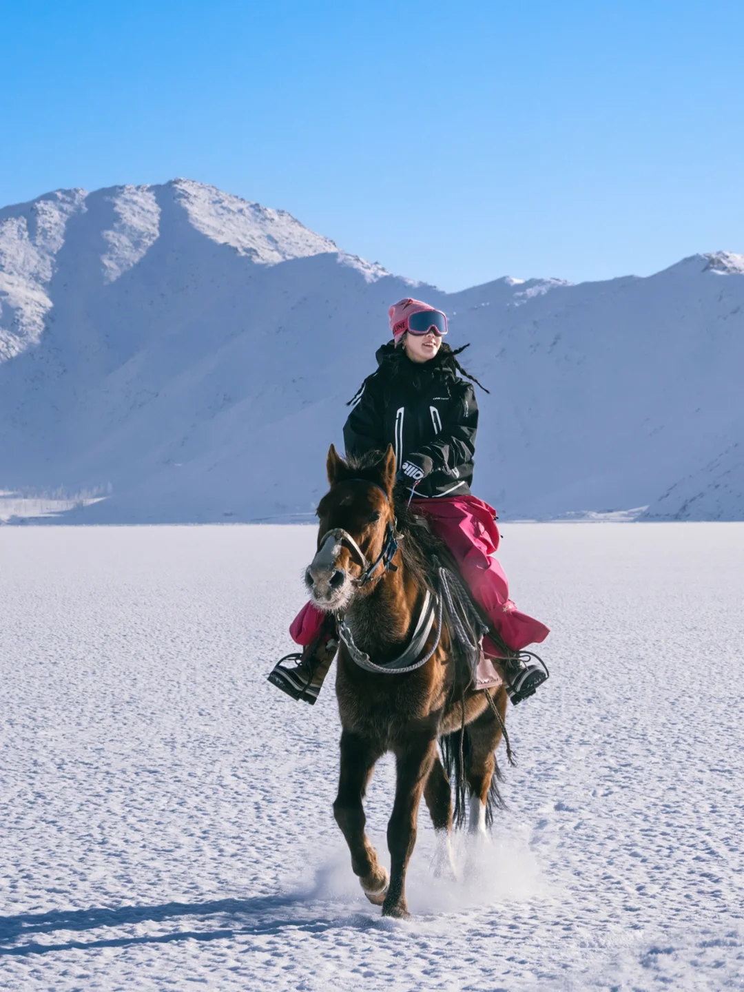 奔向雪山的浪漫🏔️🏇🏻赶上冻湖开跑第1天