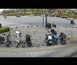 这个责任估计有点难定哦！西安这起车祸真是让人头皮发麻，刚出社会的小伙儿，开车就是