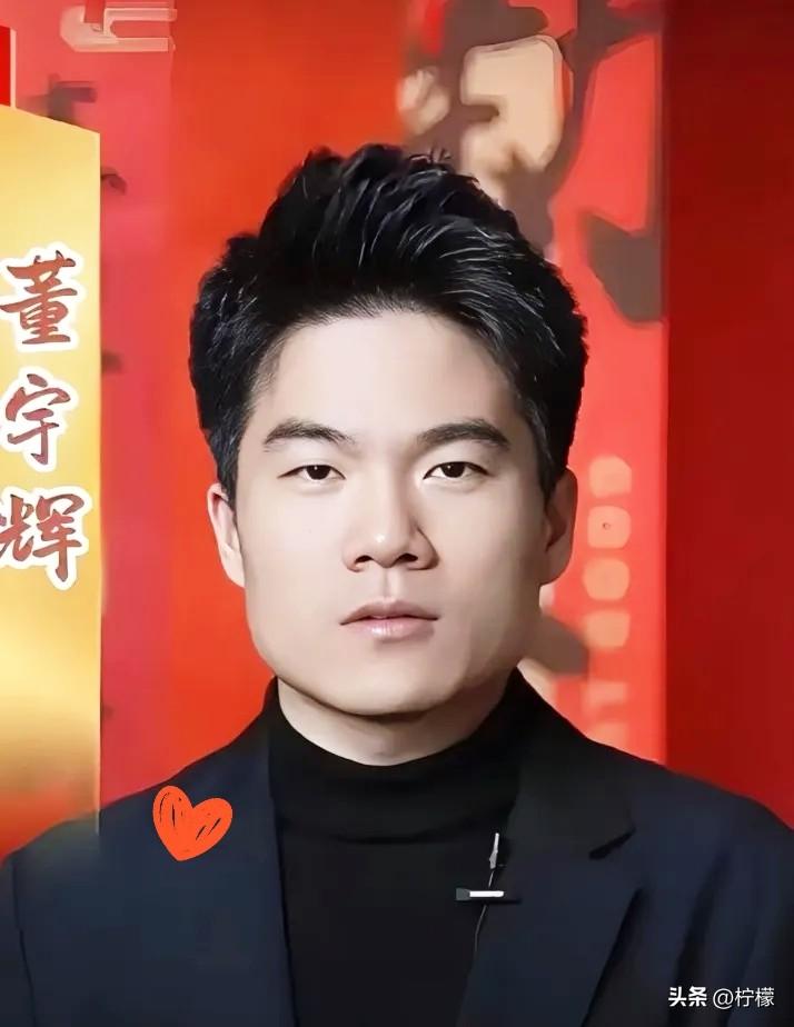 昨天看到一组数据，
我估计不少电商老板半夜都在猛抽烟。董宇辉连广州家博会的场子都