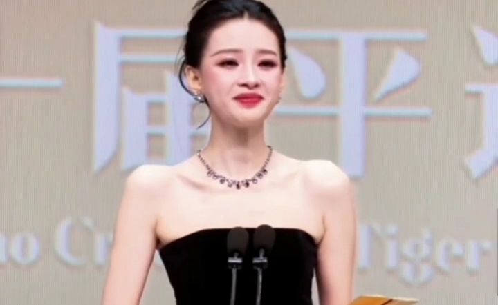 孙怡获奖 董子健在台下鼓掌！！大家都勇敢的往前走了！！都越来越优秀！！#孙怡 #董子健 #平遥国际电
