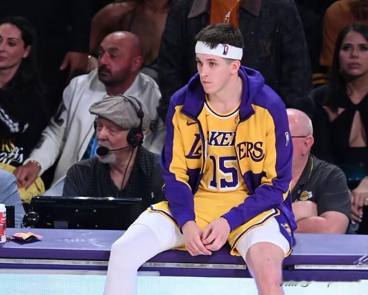据ESPN报道，预计里夫斯的下一份合同年薪将超3000万美元。

一位高管向ES
