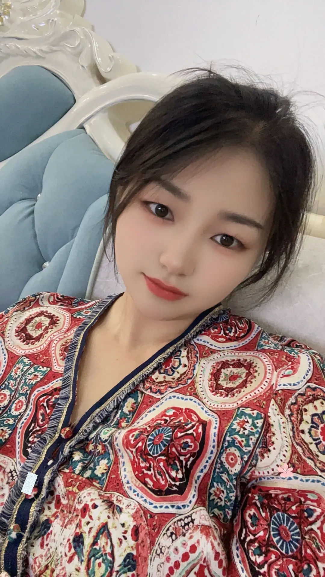 女人最大的靠山不是漂亮的脸蛋，也不是完美 的婚姻，而是独立挣钱的能力...