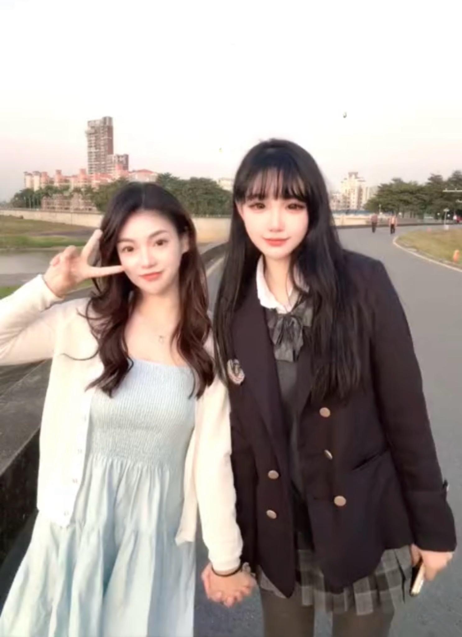 快乐🎉的事情就是和姐妹一起拍照