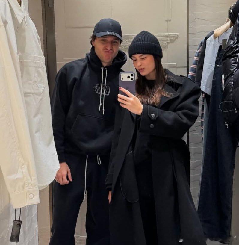 基耶萨陪着妻子逛街 