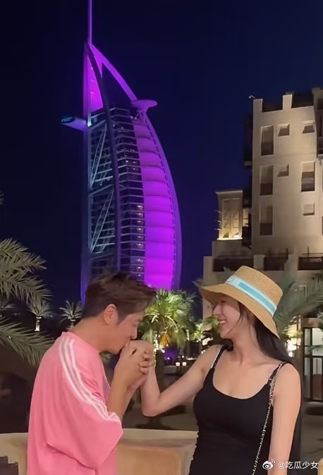 陈浩民夫妇滞留阿联酋真的看不得这种新闻，陈浩民蒋丽莎一家子被困在阿联酋回不来了。