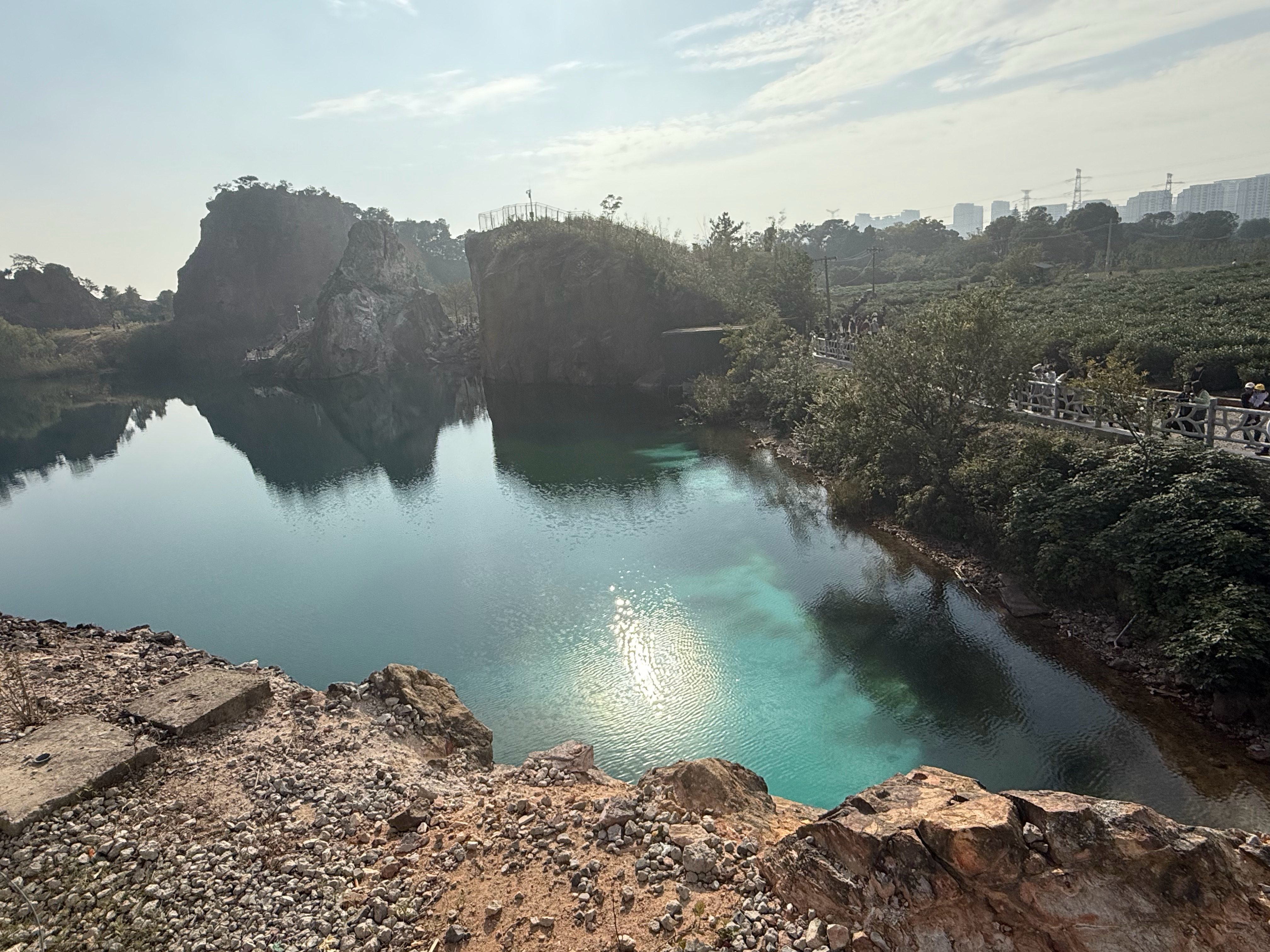 绿色的湖真好看 