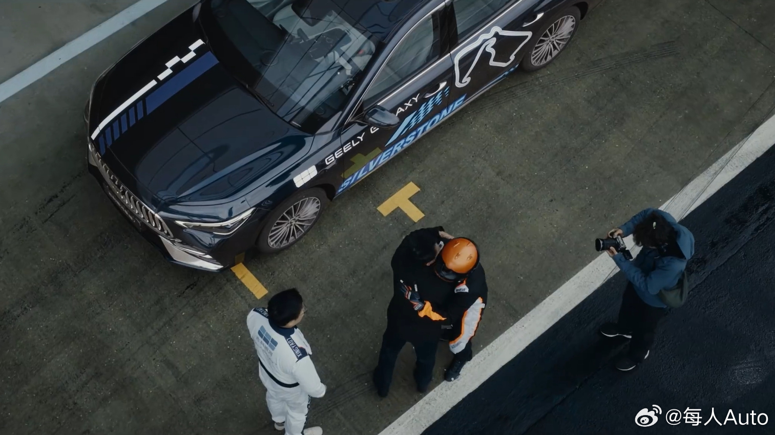 【每人Auto快讯 | 】4月7日，吉利银河星耀7在英国银石F1创始赛道完成动态
