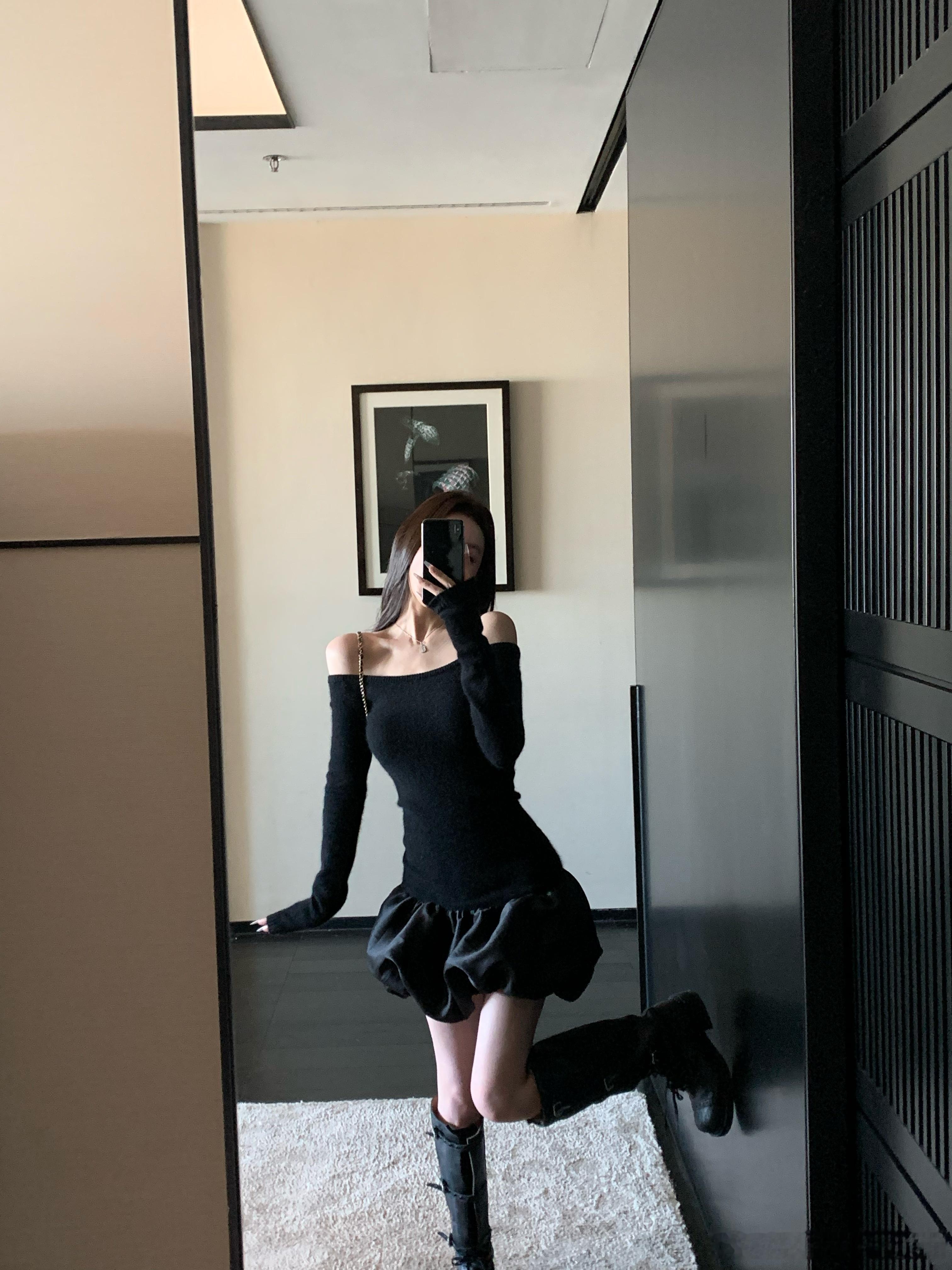 命中注定会爱上的拼接花苞裙[哇]气质一字肩设计非常优雅动人 不经意间修饰出天鹅颈