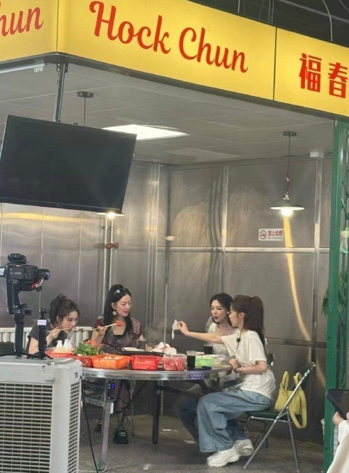 陈瑶张月张慧雯聚餐  陈瑶张月张慧雯吃火锅 内娱神仙闺蜜团！ 约火锅聚餐，陈瑶张