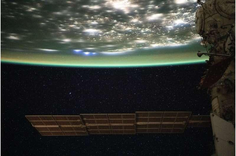 “找暗物质，不用盖地下地下实验室了，去木星上找！”

这听起来像科幻小说，但这正