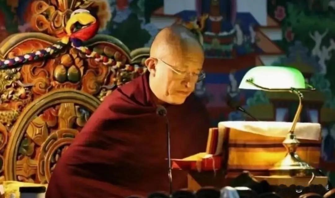 宗萨仁波切说：“在与亲人相处时，试着放下反驳的冲动，遇见不同的观点时，暂停反驳的