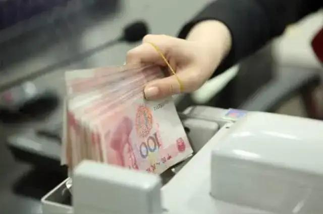 定期存款注意这两点，利息可能会更高
同一家银行，同样是存定期
你的利息可能就比别