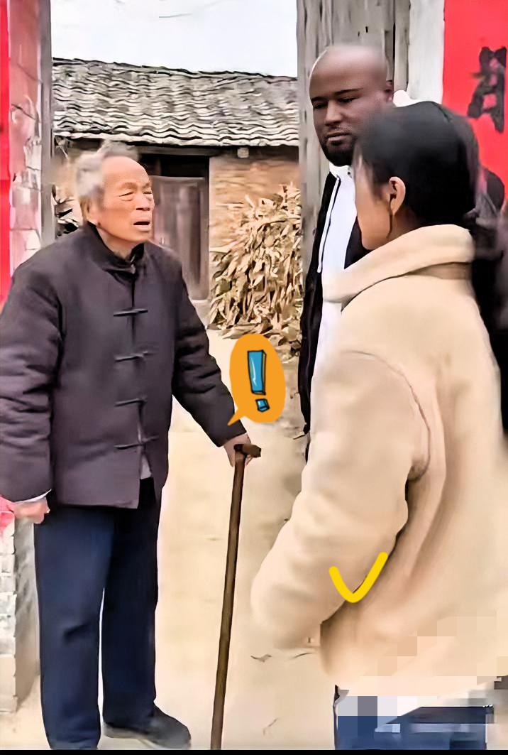 近日刷到一则新闻，广东有个女子嫁给了黑人。婚后8年，她既没回过自己父母家，也未曾