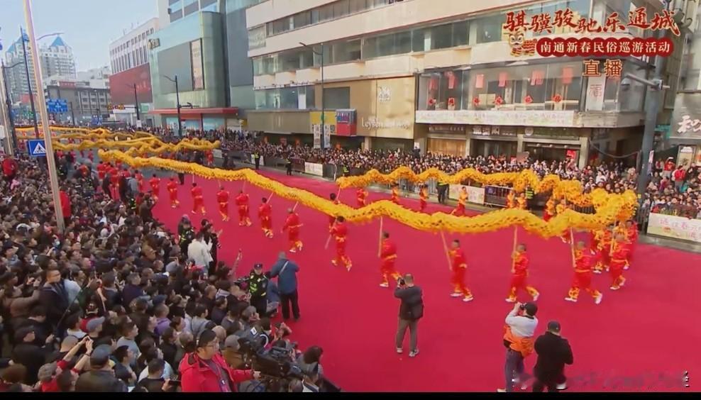 今年南通新春巡游三大亮点：①舞两百米长龙；②“剑齿虎战车”观景平台；③显眼包“功