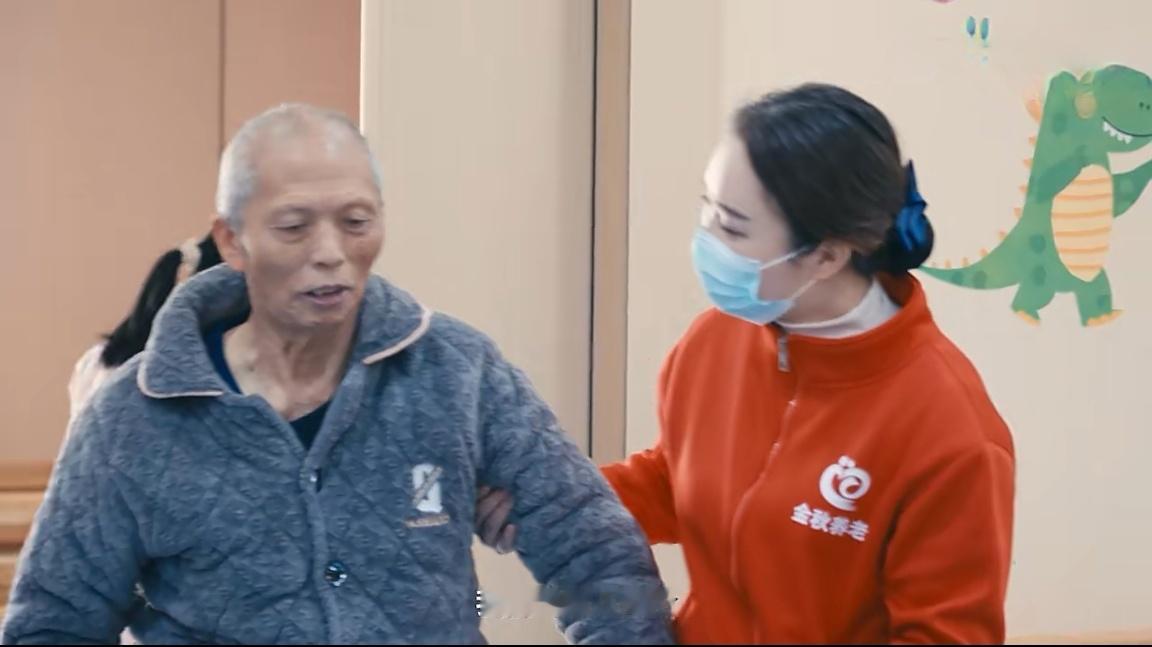 幼师跨界养老带出500名护理员“这姑娘总不记得她叫啥，但就爱听她唱歌，爱看她笑。