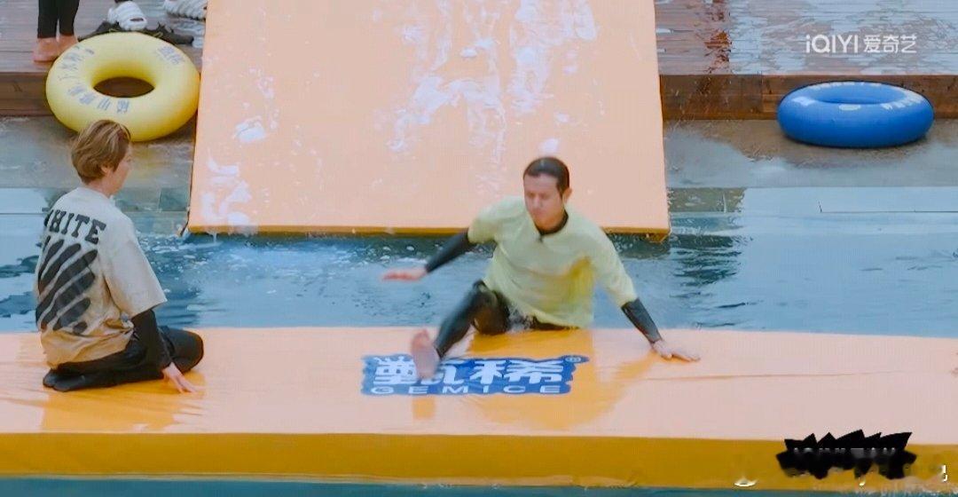 五哈王勉工伤 哈哈哈哈哈 五哈名场面太有梗，王勉跳水磕碰受伤堪称工伤，陈赫鹿晗的