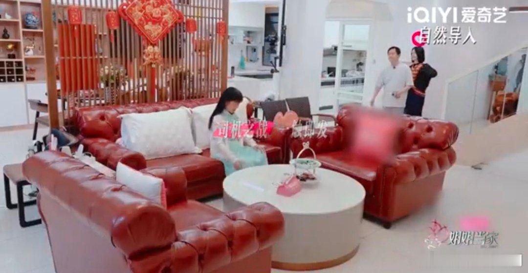 谢娜母女唱双簧哄爸爸 姐姐当家 谁懂啊！谢娜和妈妈一唱一和的样子，像极了组团“忽