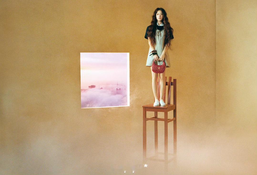 赵今麦wallpaper中文版四月刊封面赵今麦复古油画少女 赵今麦Wallpap