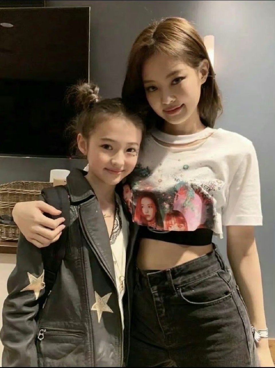 blackpink的头真的好小啊，特别是jennie，跟小孩的头一样笑 ​​​