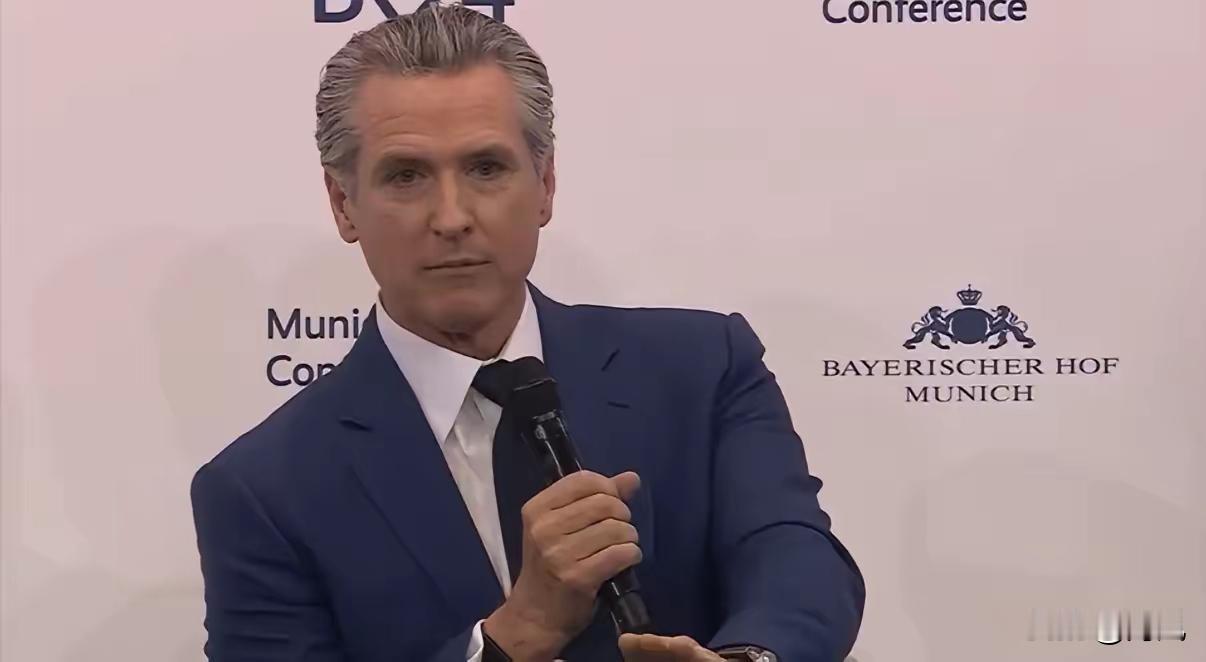 加州州长纽森今天在慕尼黑安全会议上说：“在美国历史上，从未有过比现任白宫主人更具