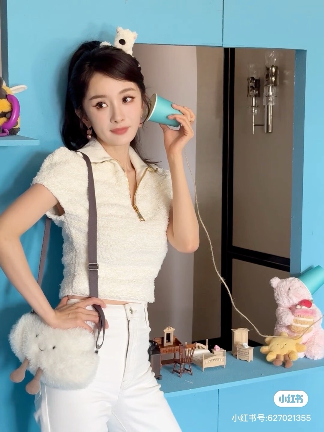 好生动俏皮的杨幂，像邻家姐姐拍写真照一样[憧憬] ​​​