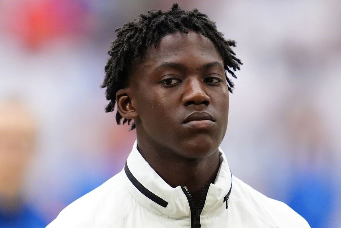 📢 最新消息：那不勒斯希望在未来几周内就科比·梅努的租借协议达成一致。 消息源