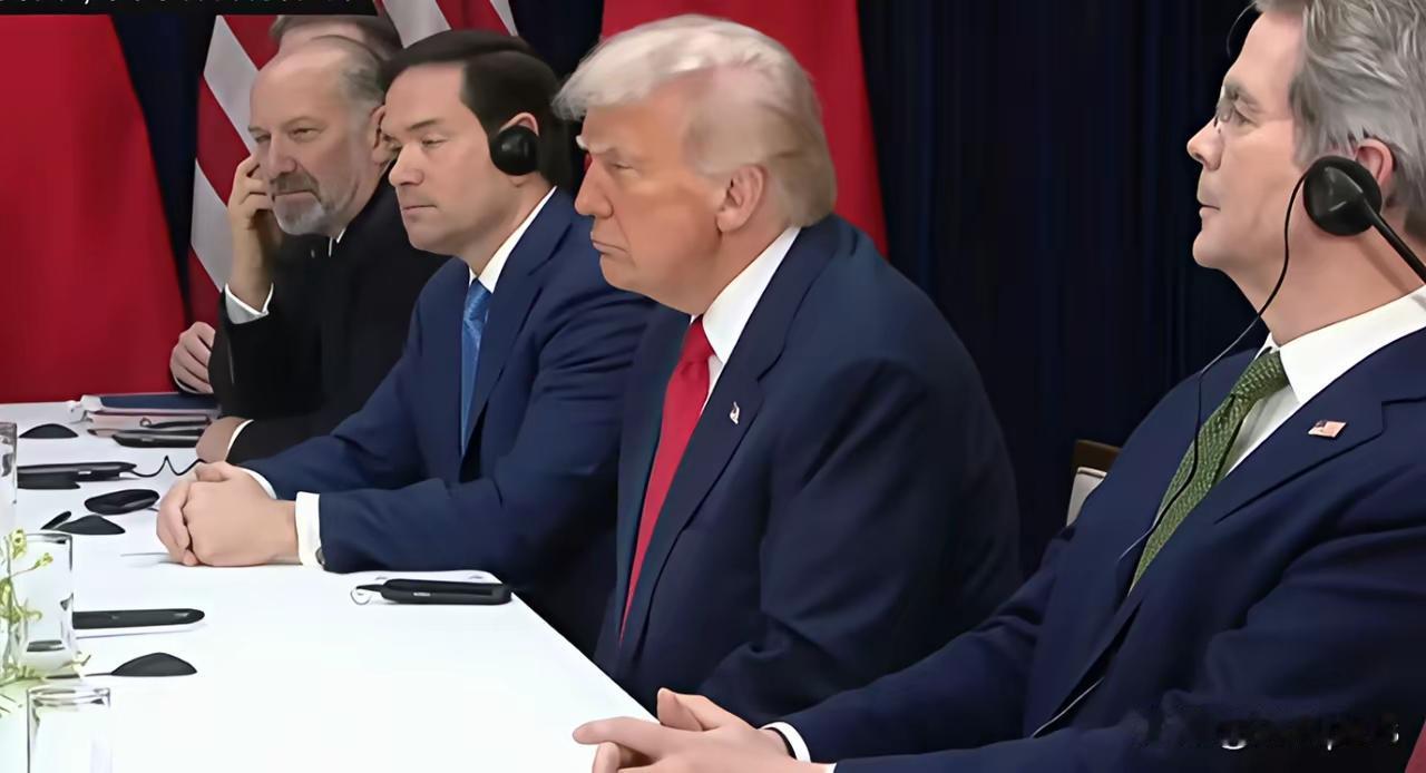 今天上午，乌克兰对莫斯科发动了大规模无人机袭击。
莫斯科所有机场被迫停止运营，导