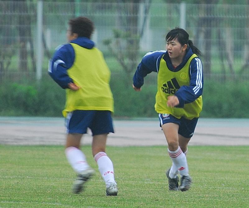 减肚子上的肉，我有小妙招。首先得改变饮食习惯，饭后别立马坐下或趴着，站一会儿散散