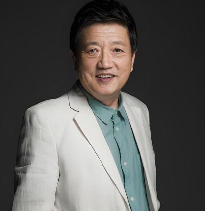 76 岁张艺谋，悲痛发文！
8 月 10 日，对于导演张艺谋来说，是悲痛的一天。
