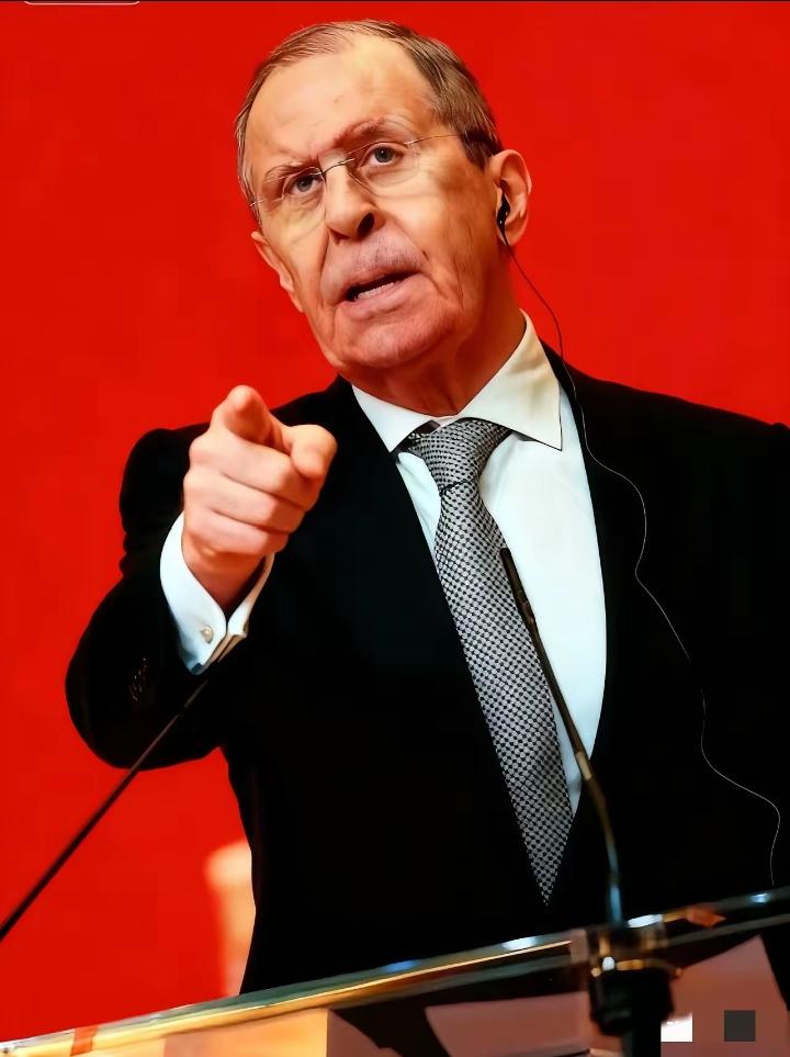 “俄罗斯突然撂下狠话！4月28日，俄罗斯外长拉夫罗夫突然撂下狠话：中东必须立即停