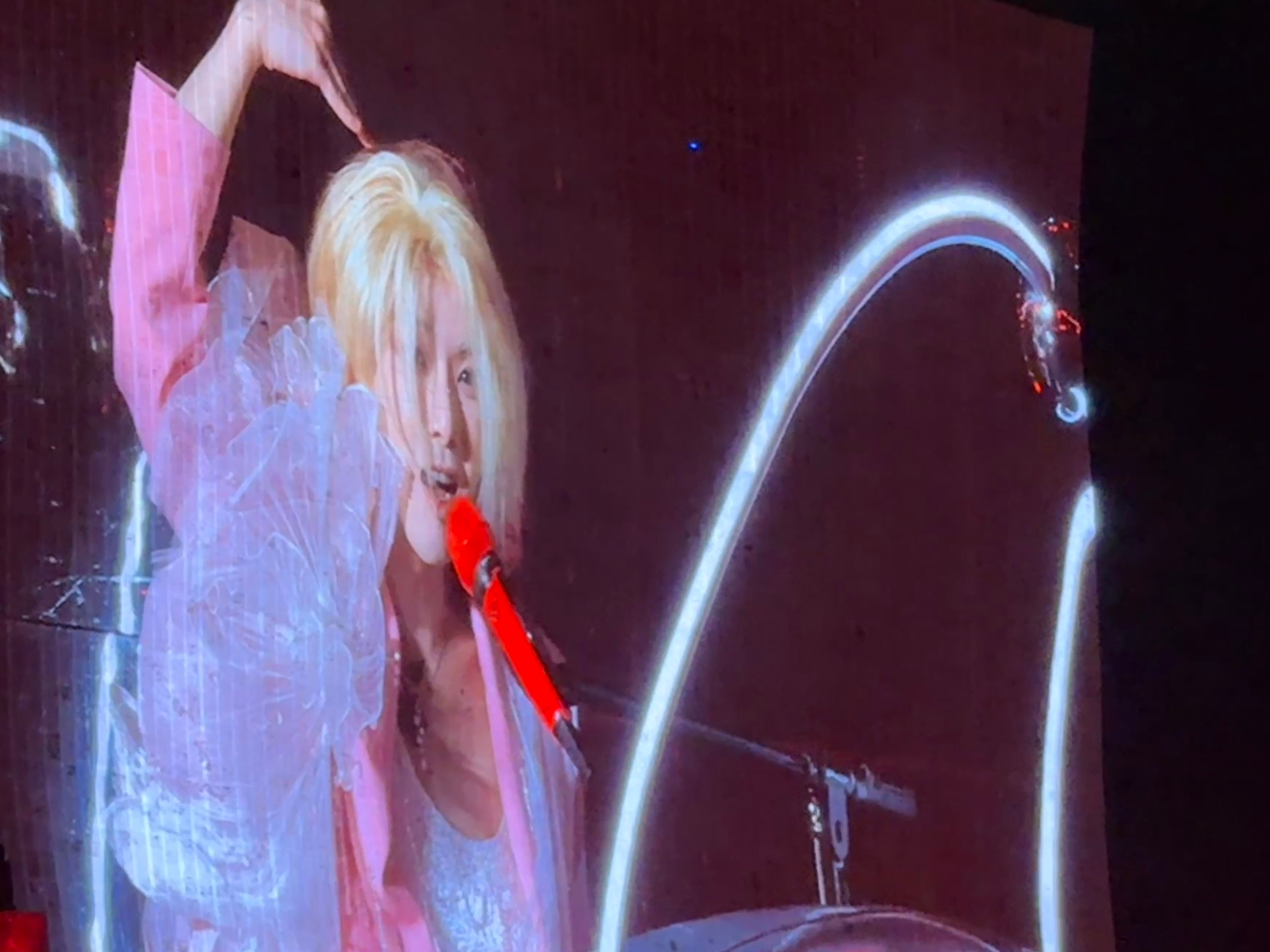 请接收来自华晨宇九宫格的笔芯♥️ 