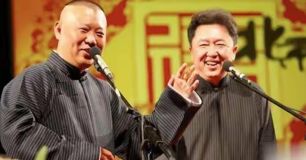 央视春晚，郭德纲上过一次。
 
2013年，他跟于谦说了段《败家子》。效果嘛，只