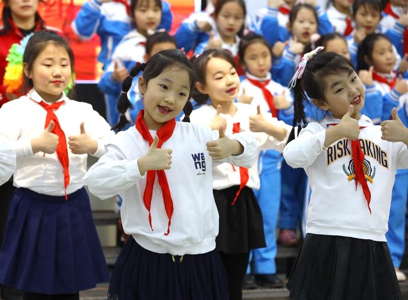 抚顺市望花区建设街小学，也就是如今的雷锋小学，于1957年9月建校。1960年，