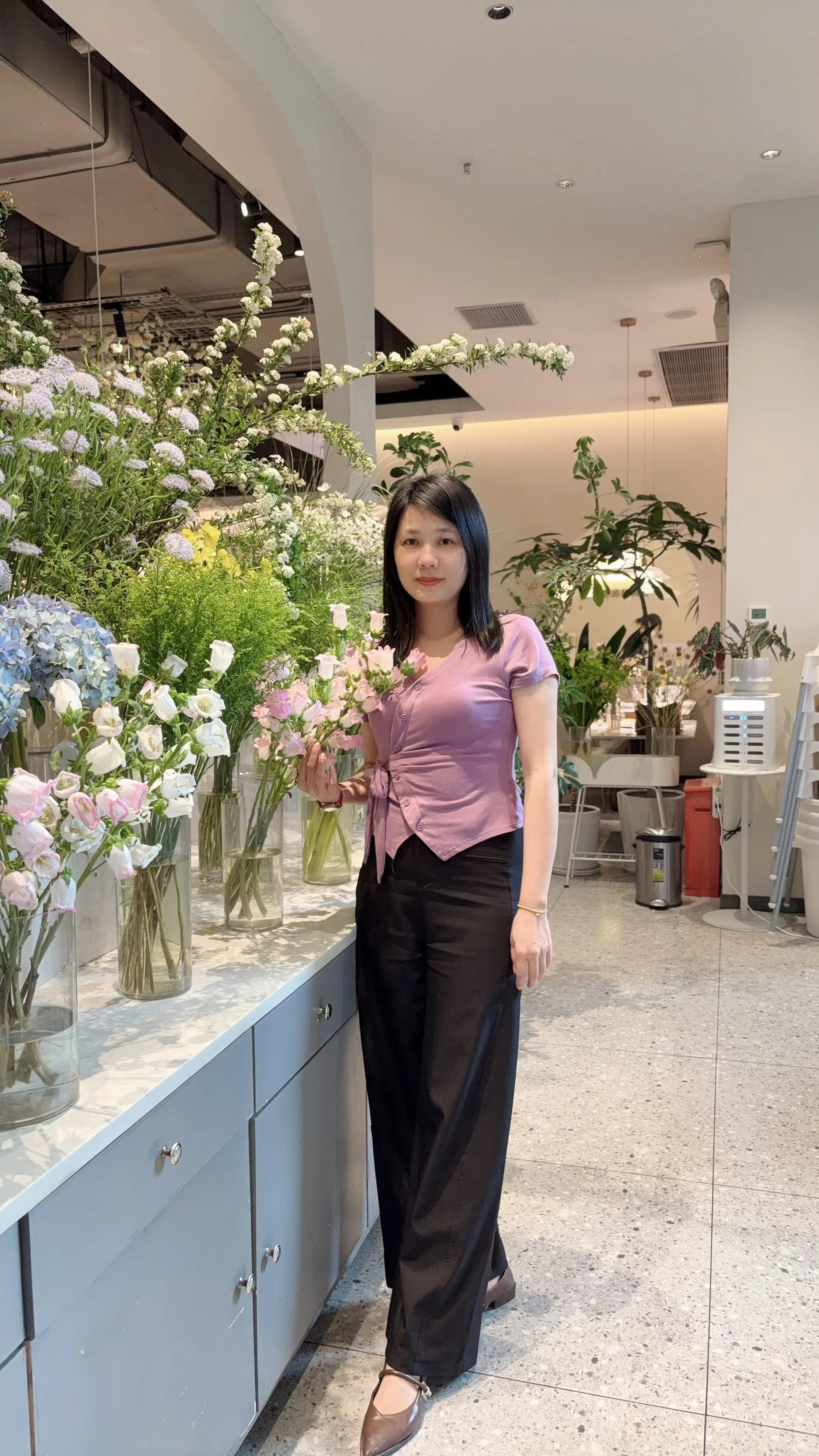 生活太苦了，能否叫我一声靓女，让我迷失一下自我？