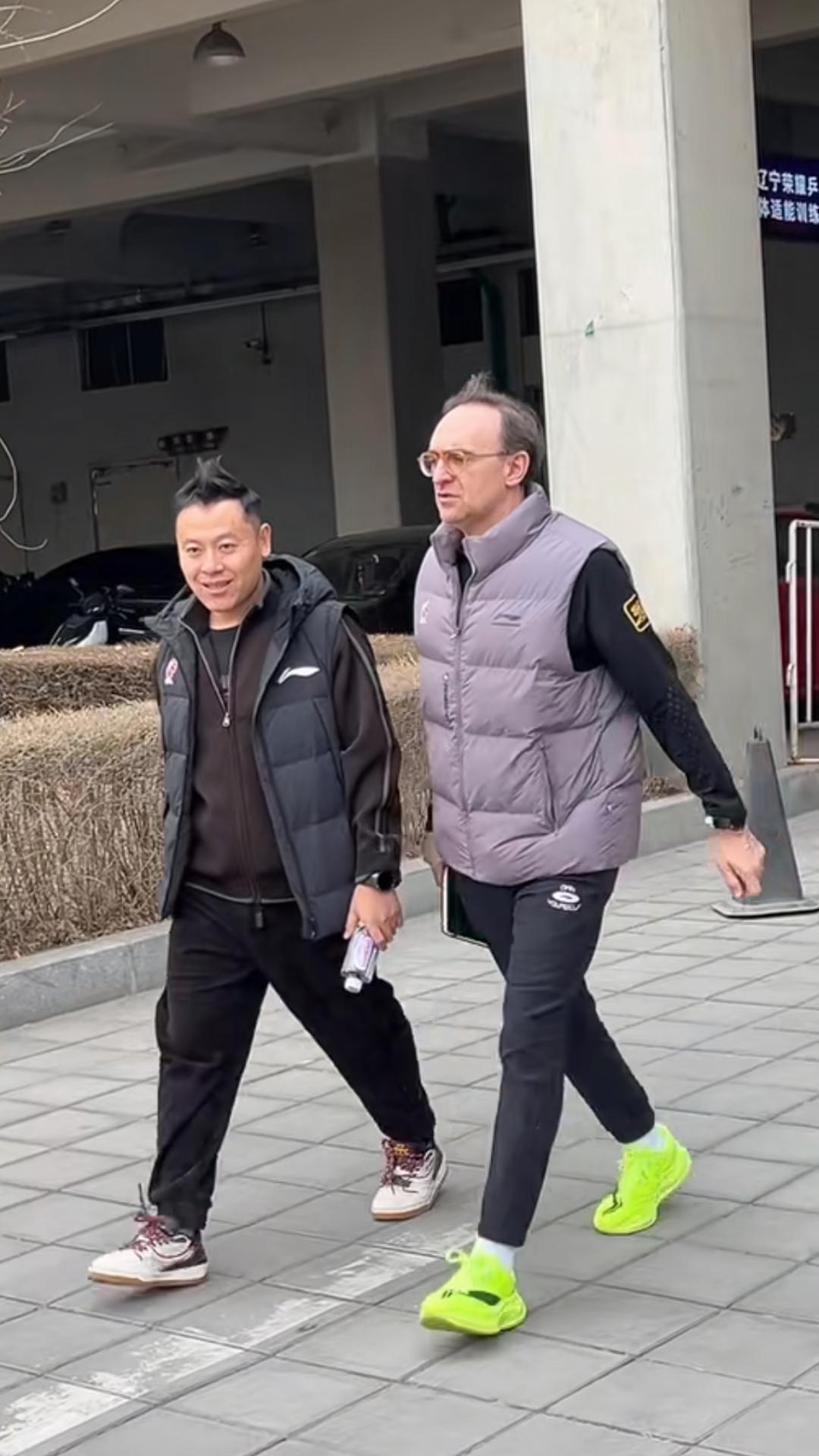 昨晚辽宁队主场战胜广州龙狮，豪取赛季六连胜。乌戈接任辽宁队目前战绩获6胜1负。乌