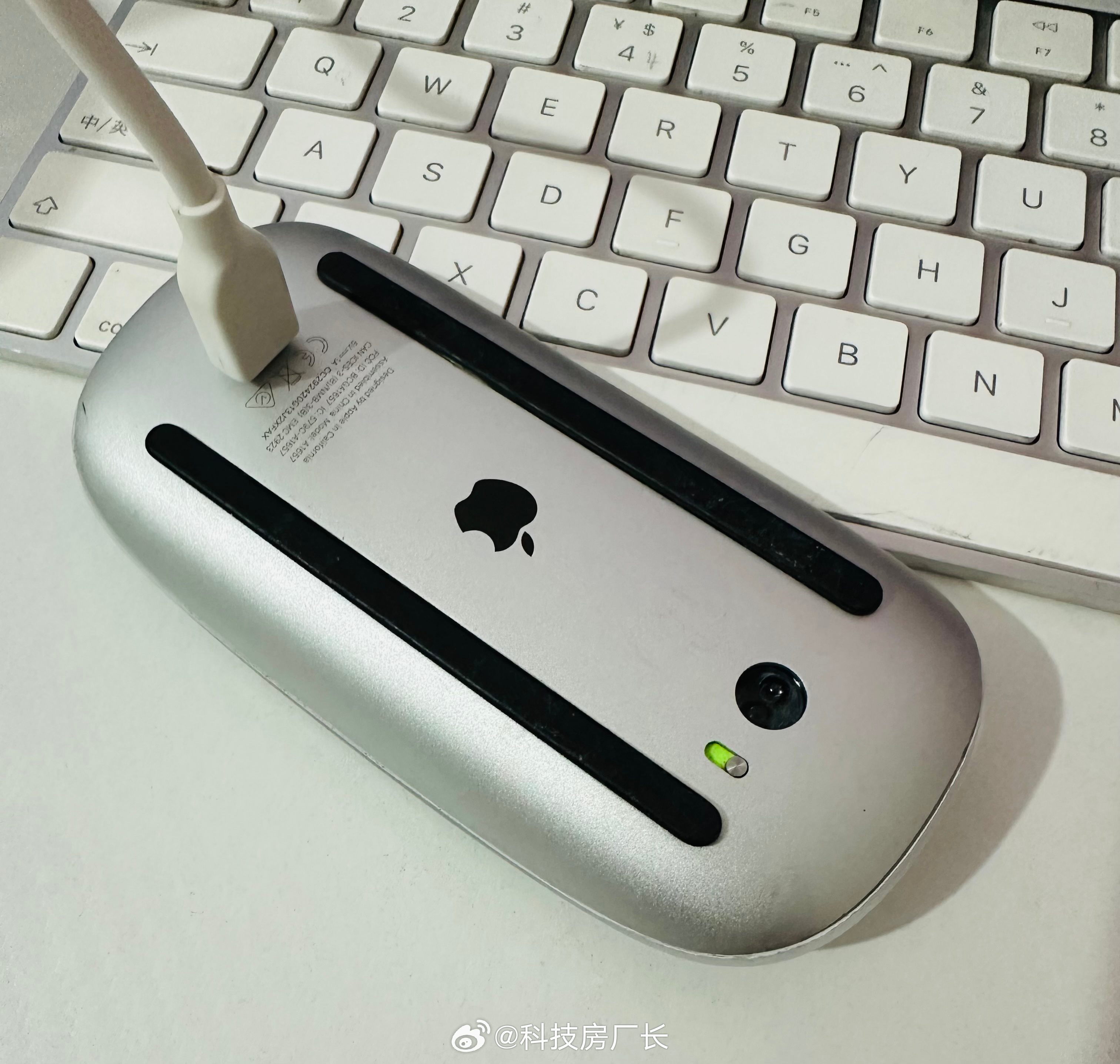 终于明白苹果为什么放弃造车了，因为无法做到翻过来充电