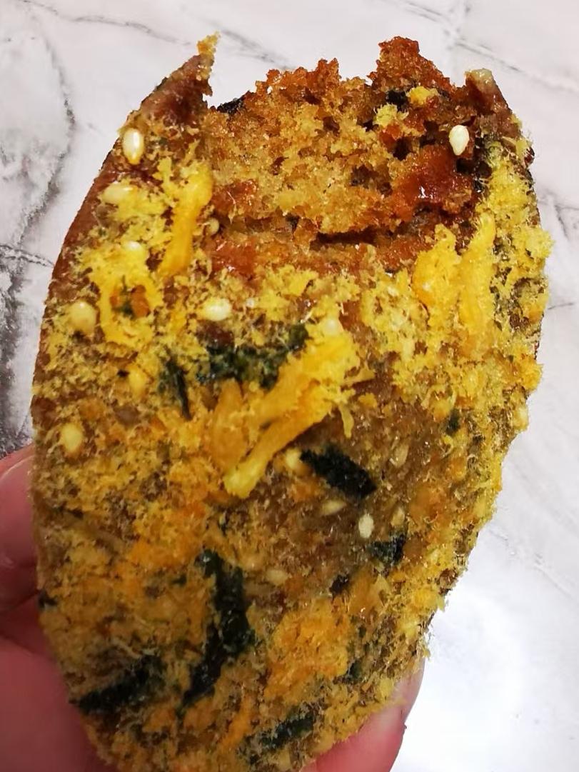 分享我这周有趣的事：
小时候过节才能吃到的红糖枣糕，被商家做出了新花样，加肉松、