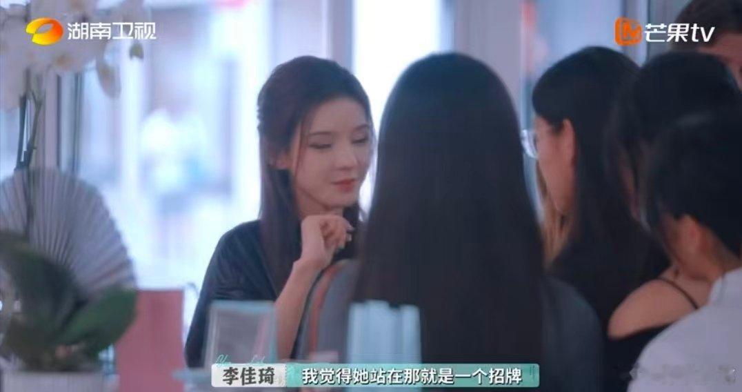 张予曦就是行走的彩妆招牌巴黎合伙人名场面巴黎合伙人 有张予曦当柜姐，彩妆都不用愁