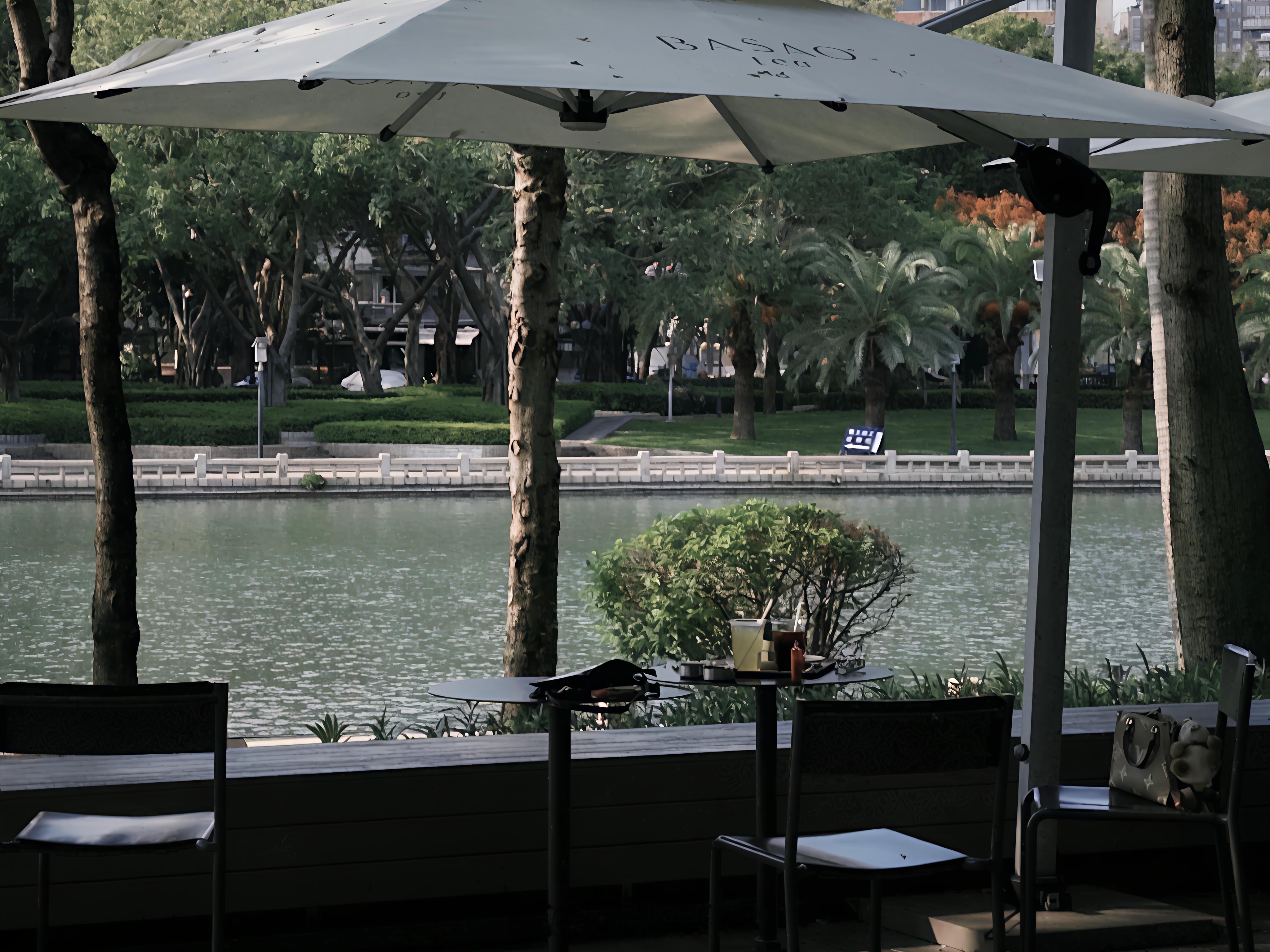 在忙 在开心 在调整状态 在找更好的自己 ​​​