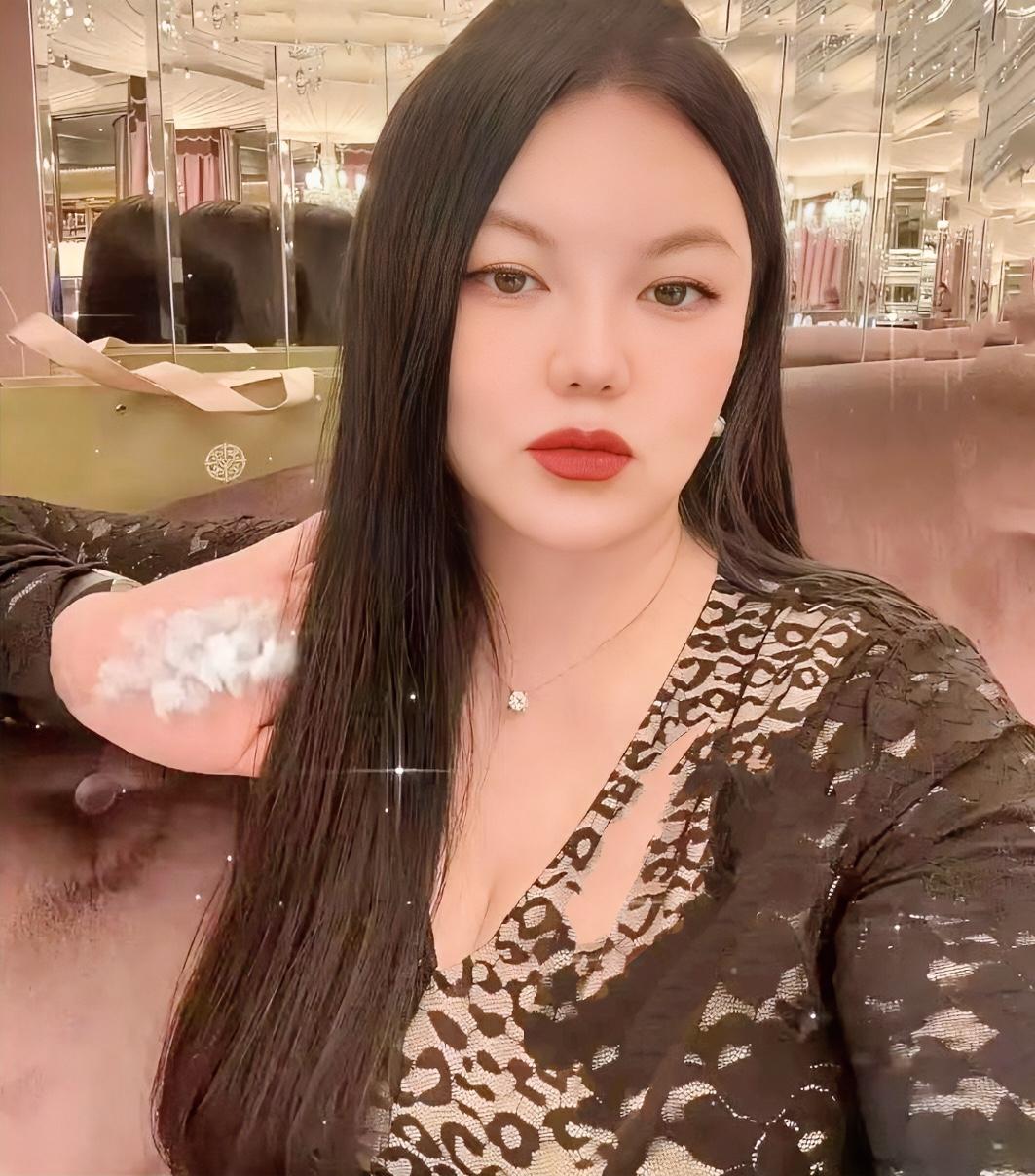 果然有钱人都在意，这手都打码了