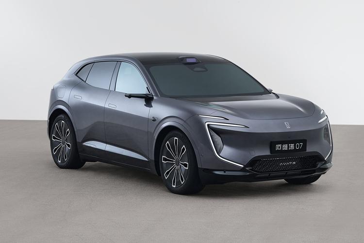 继续11、12之后，阿维塔汽车再次发布了品牌第三款新能源汽车——阿维塔07，该车