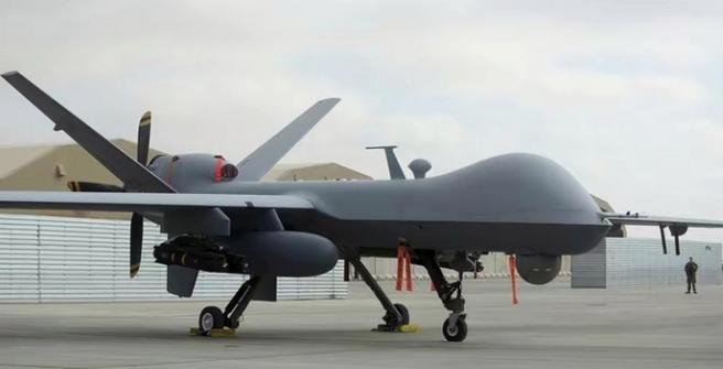 美国航母有点慌

茫茫大海上，美国航母自以为藏得很好。结果，被伊朗的无人机给找到