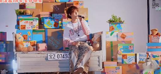 张泽禹单车一开口就沦陷 摒弃复杂编曲，回归音乐本身，张泽禹这版《单车》格外动人。