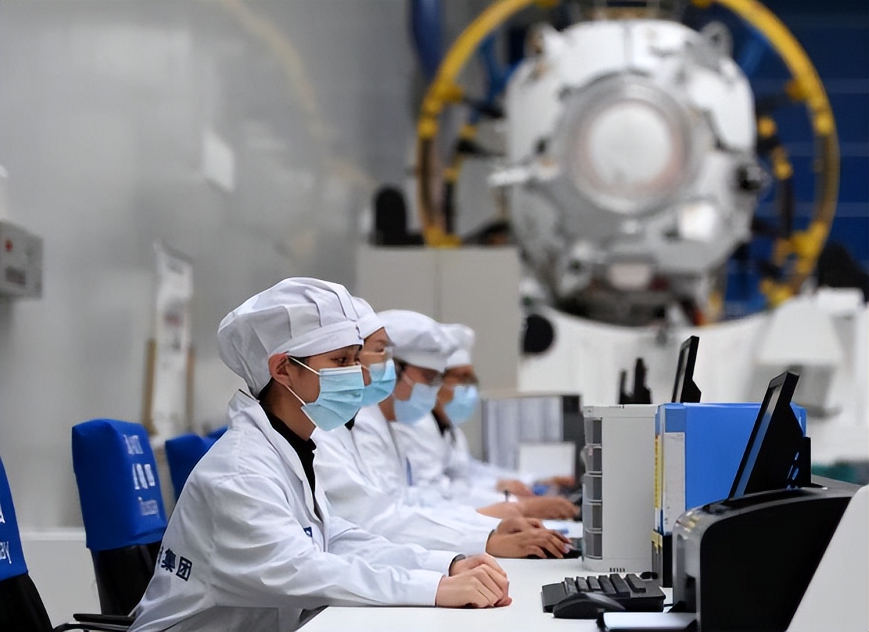 神舟二十一的舱门，为什么用“铁丝”锁上？