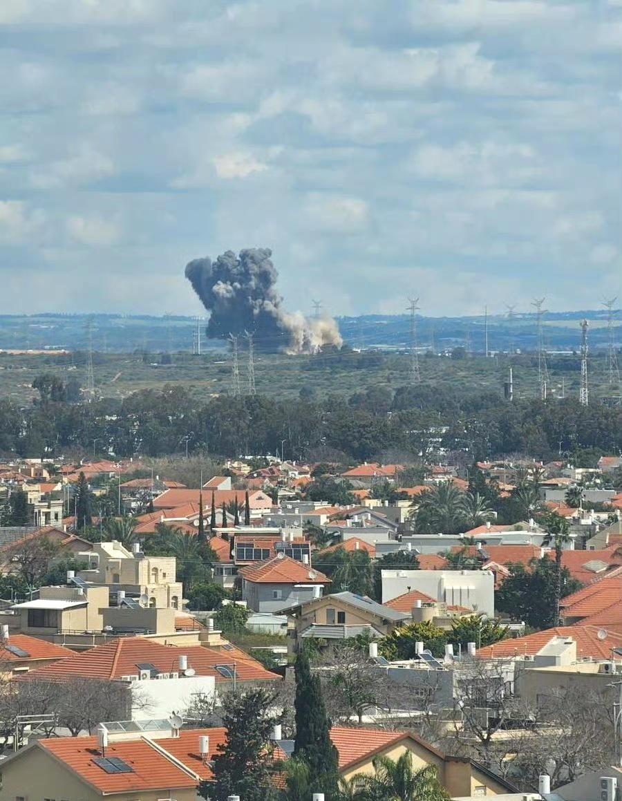 🚨突发：伊朗导弹击中了以色列哈代拉的一座发电厂 ​​​