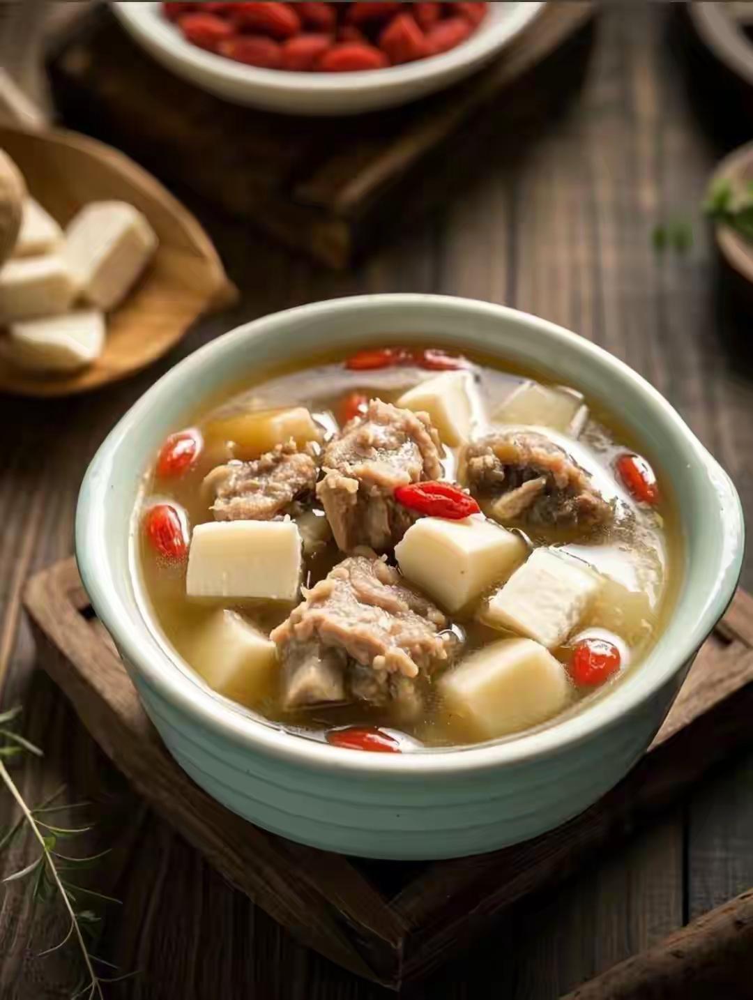 养生理念其实一句话就能概括：吃要均衡，别碰高糖高脂高盐，像炸鸡、奶茶、咸菜都悠着