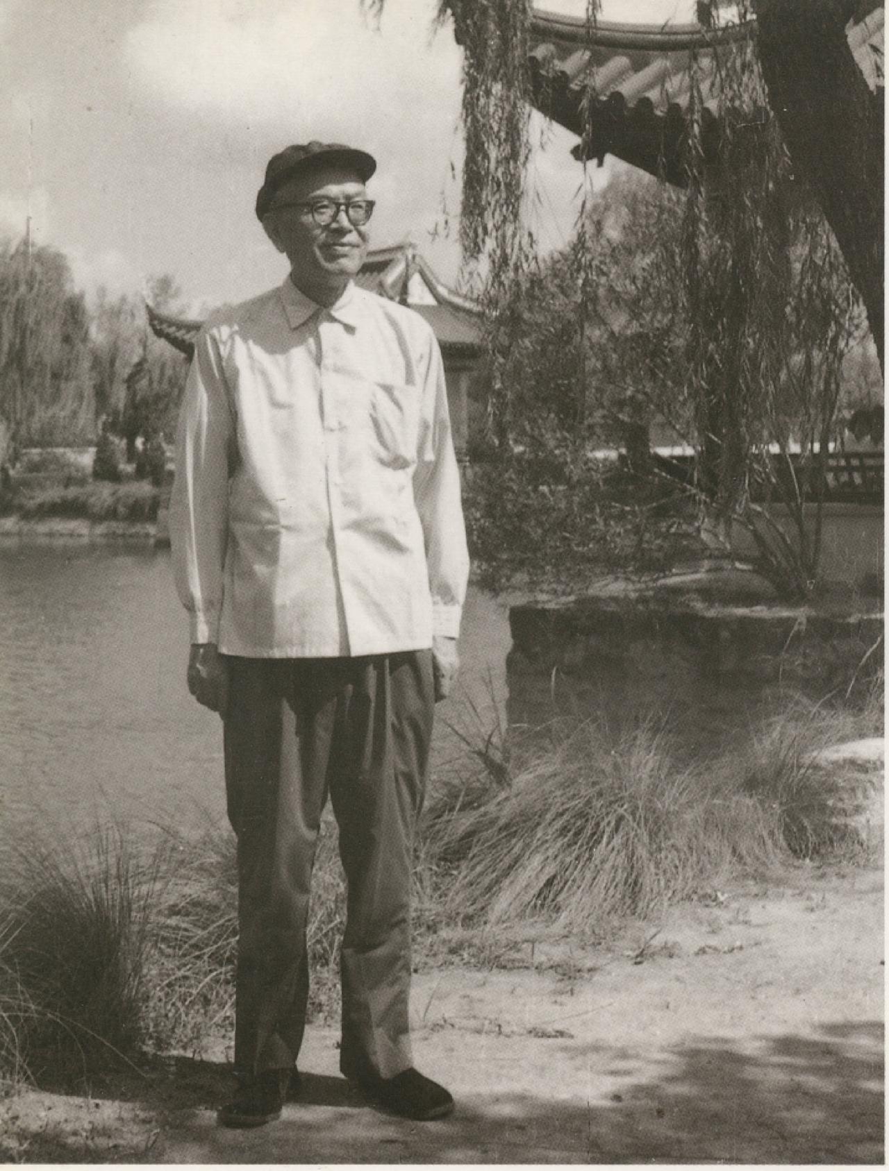 1975年，张闻天同志获得批准，从广东肇庆迁居到江苏无锡。这是他在无锡梨园的珍贵